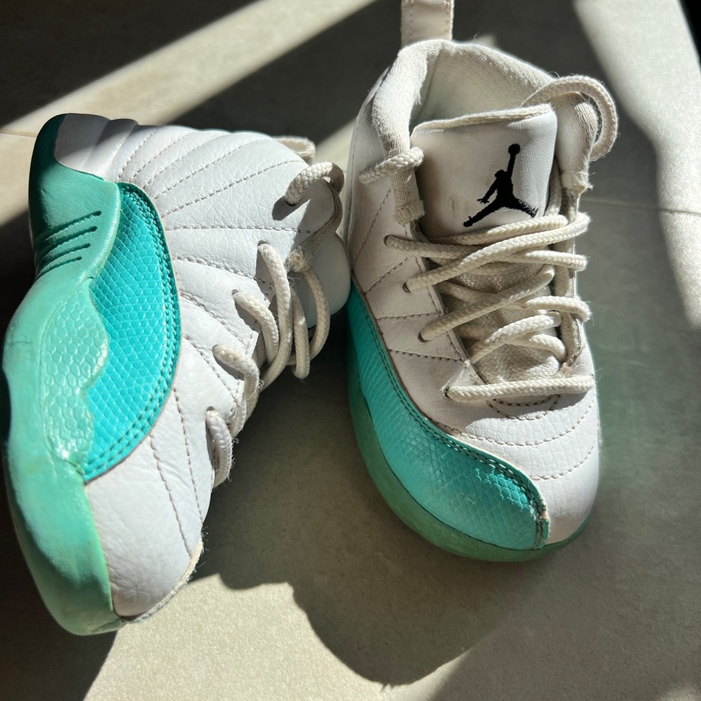 Jordan’s Kids Size 7C White and Teal